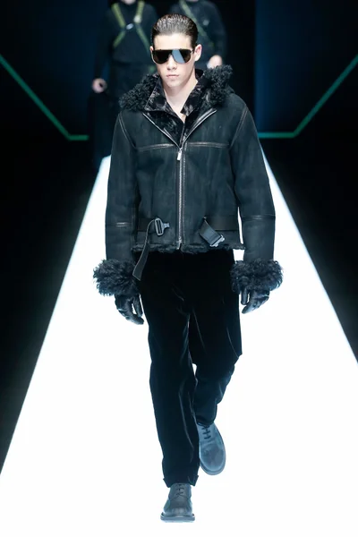 Look 11